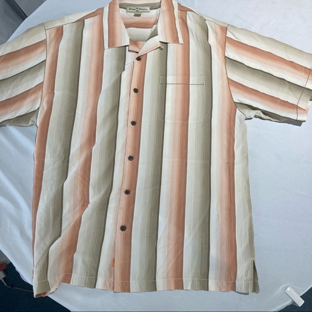 🦩Tommy Bahama silk shirt